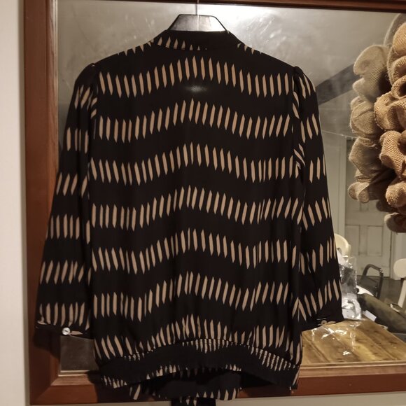 ✨️The Limited Black and Tan Blouse Size Medium - Picture 4 of 8
